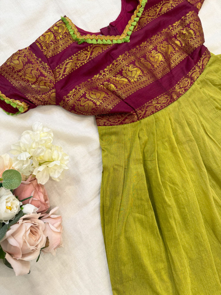 pattu pavadai