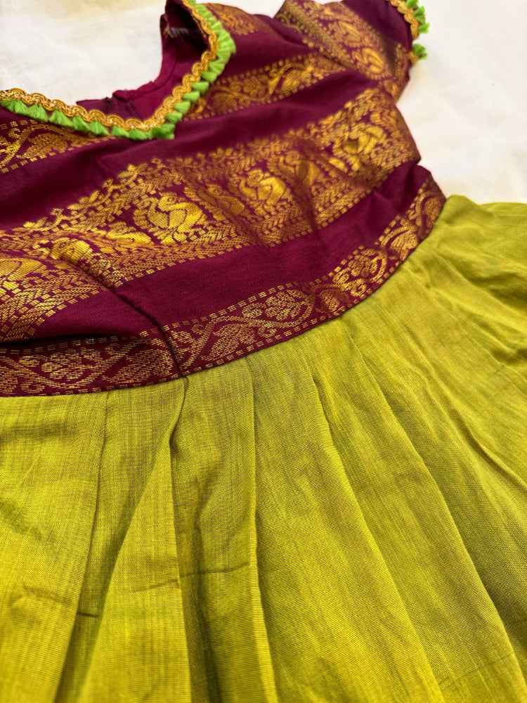 pattu pavadai