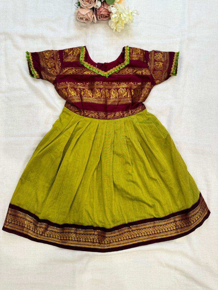 pattu pavadai