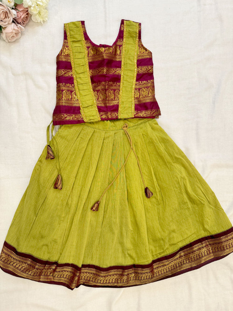 pattu pavadai