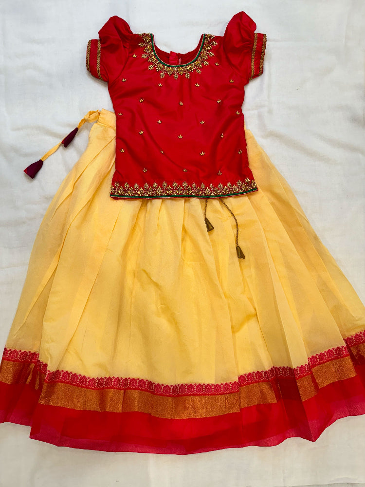 pattu pavadai