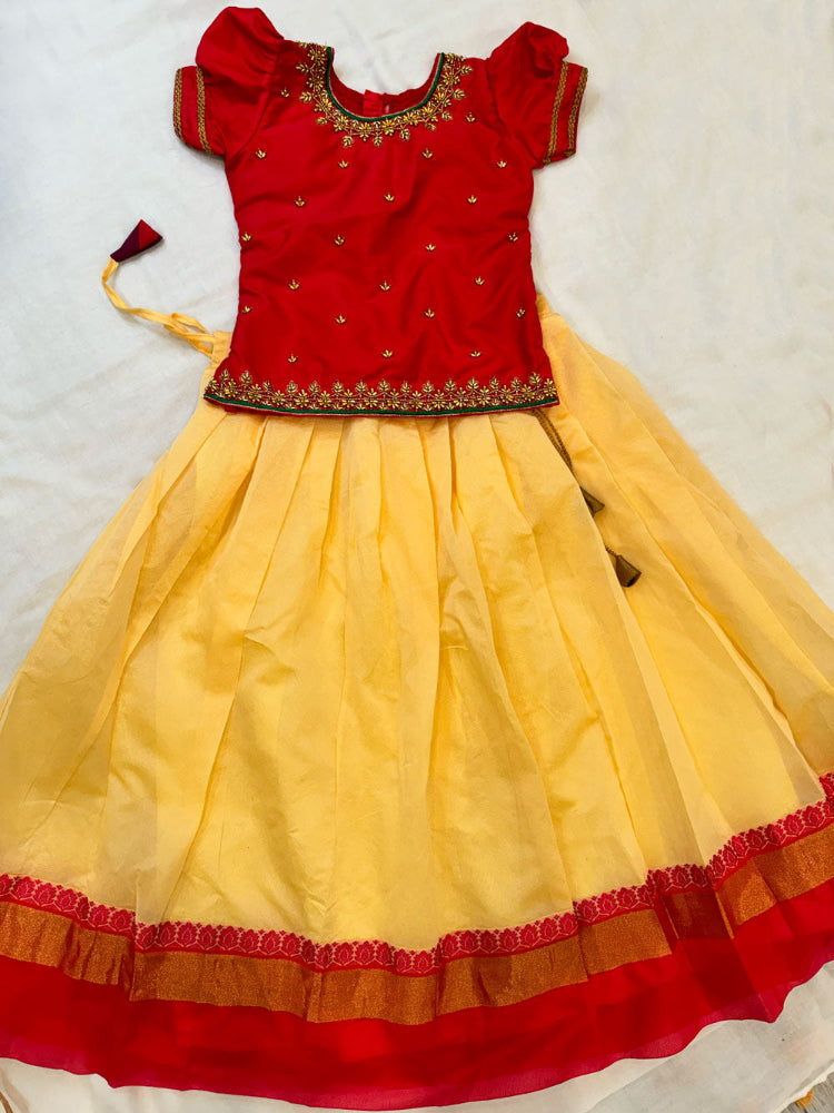 pattu pavadai