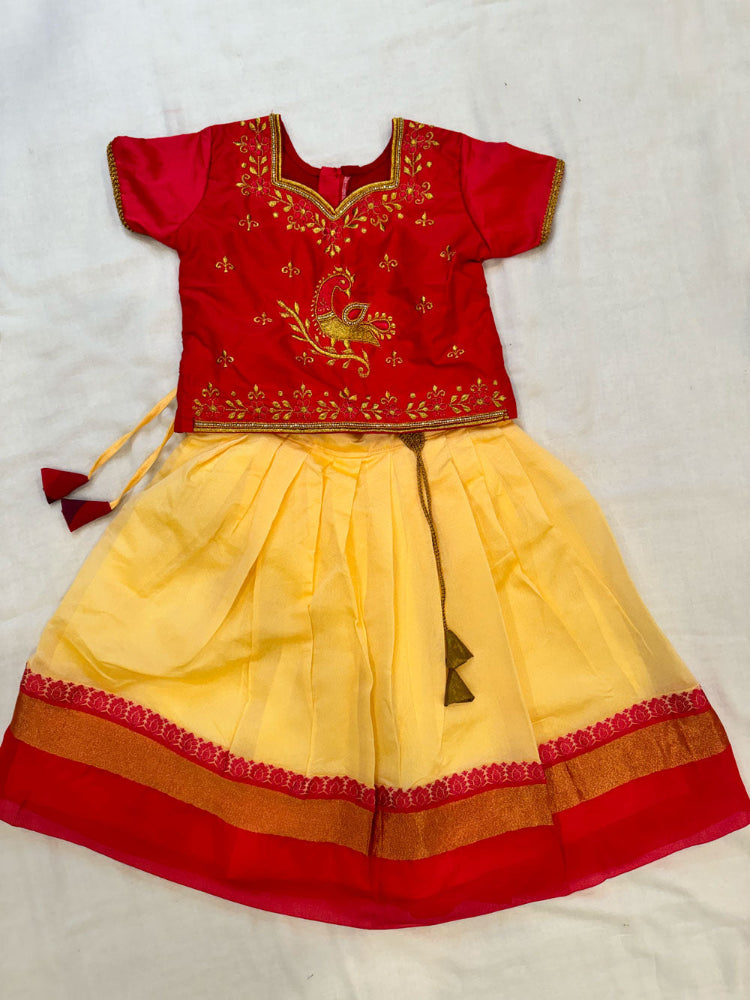 pattu pavadai