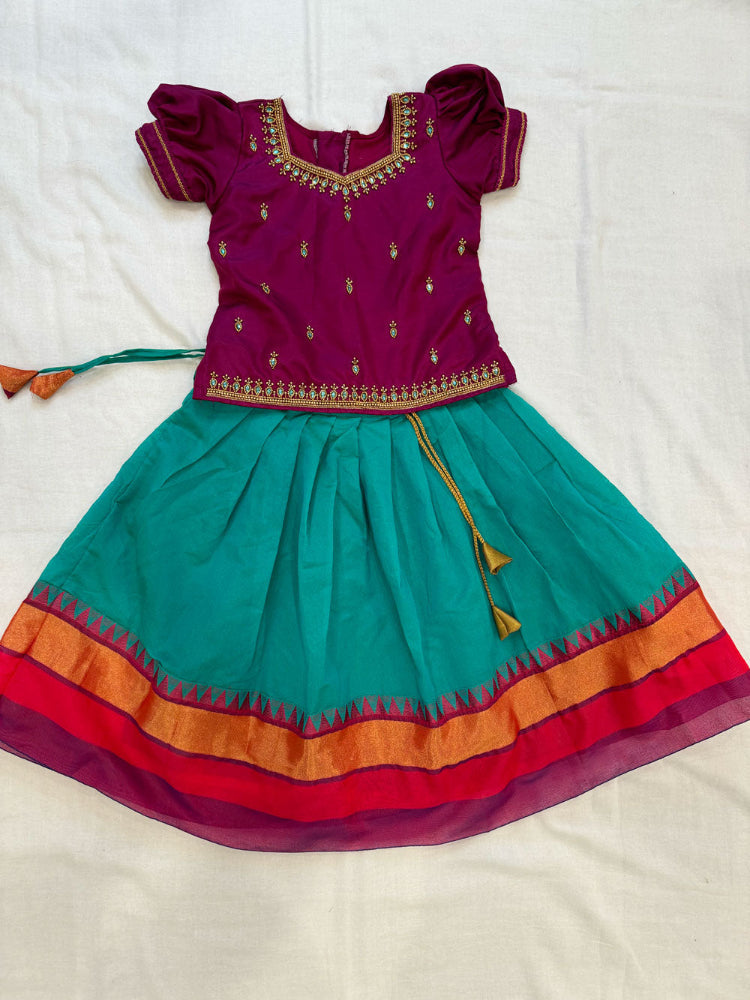Pattu pavadai